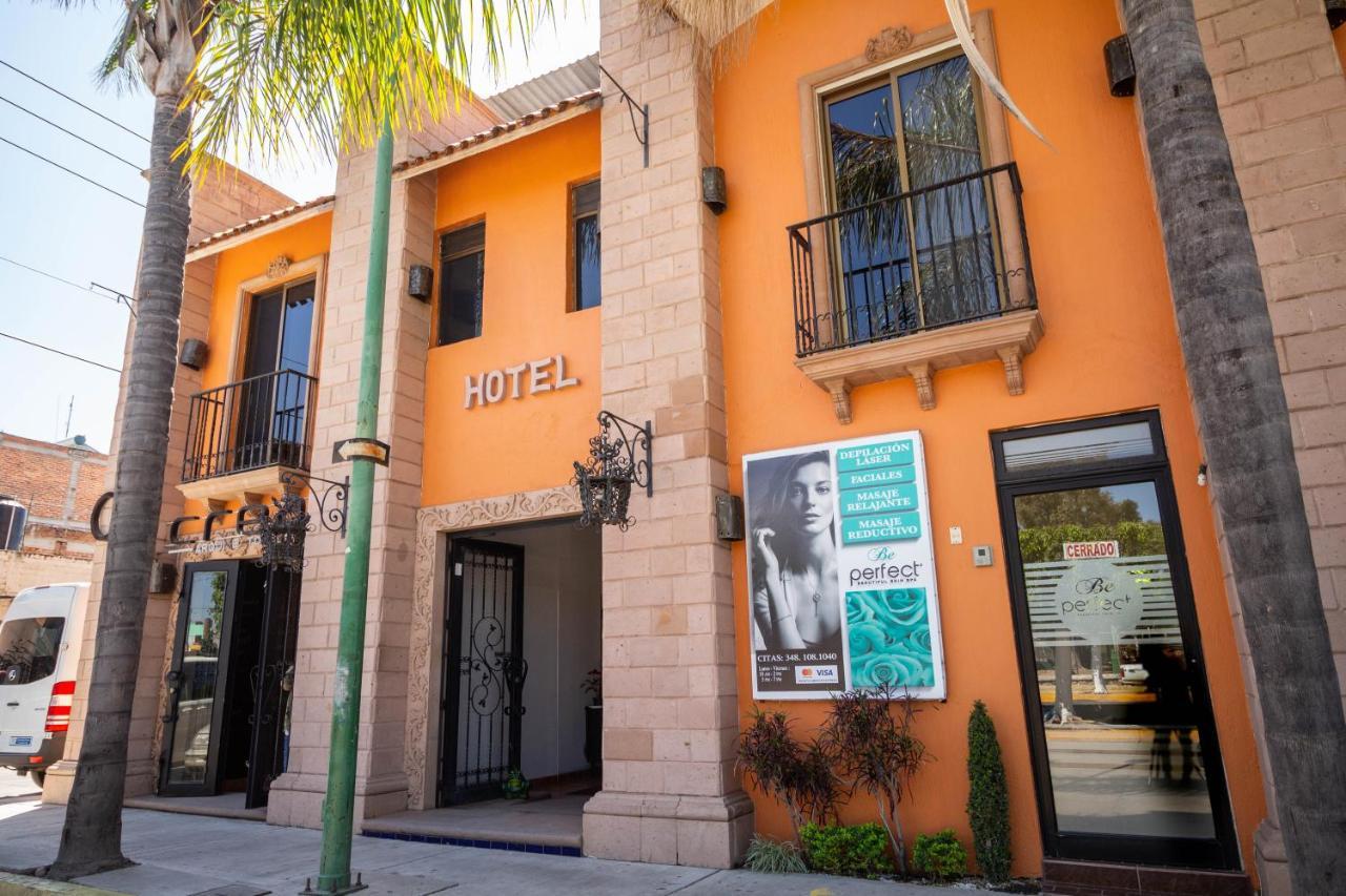Hotel Degollado Exterior photo