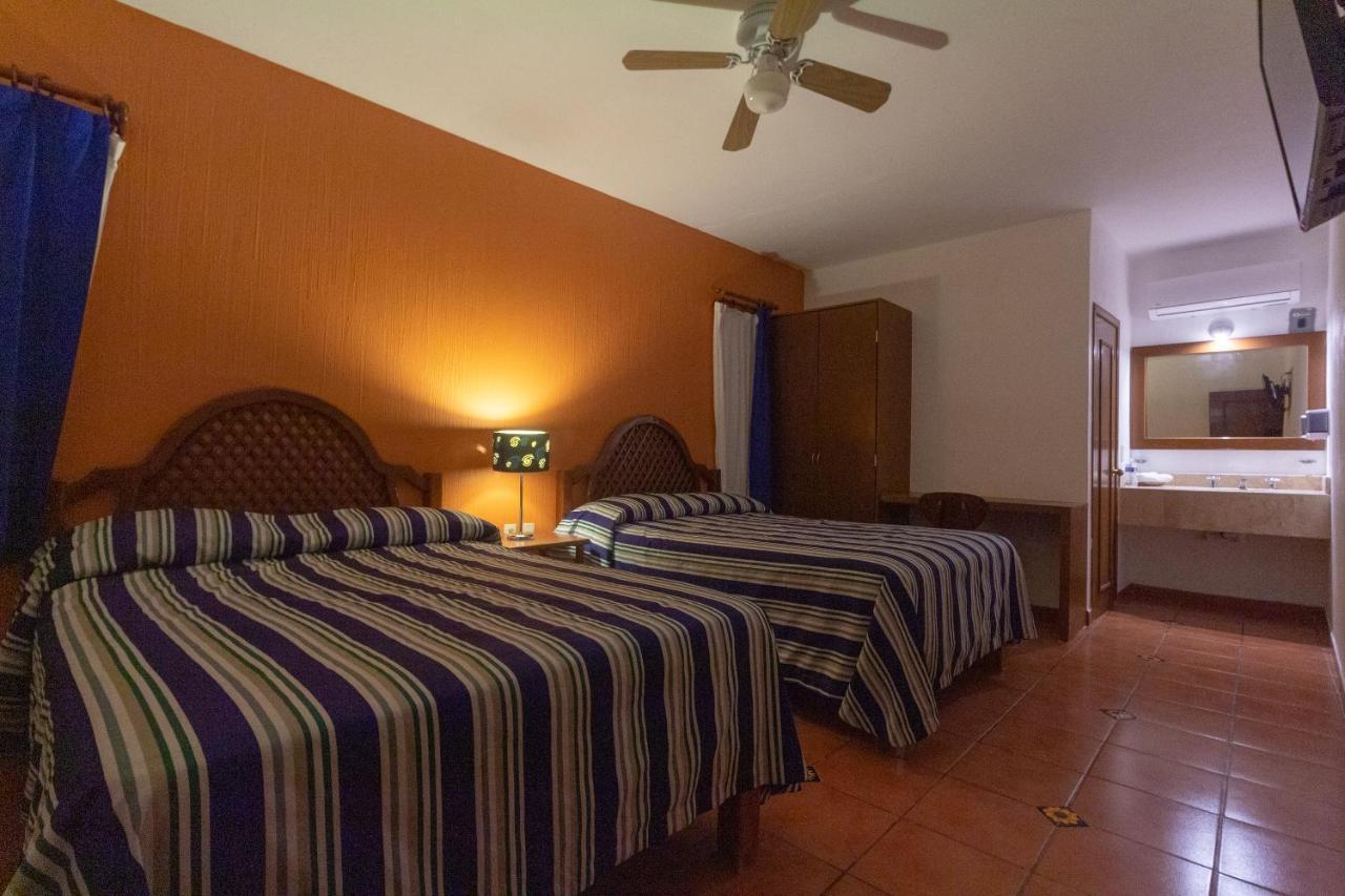 Hotel Degollado Exterior photo
