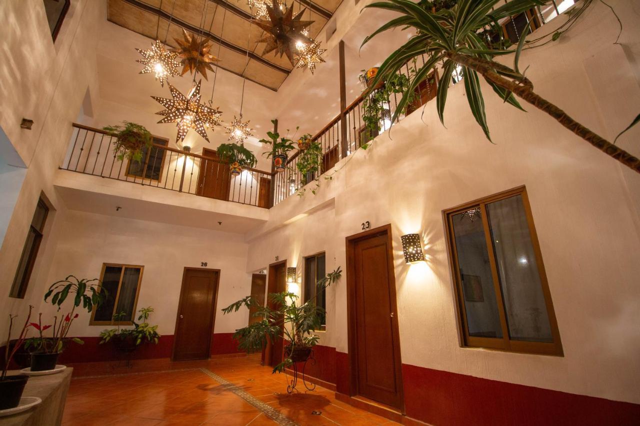 Hotel Degollado Exterior photo