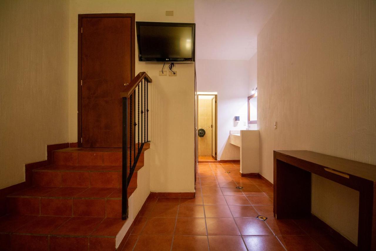 Hotel Degollado Exterior photo