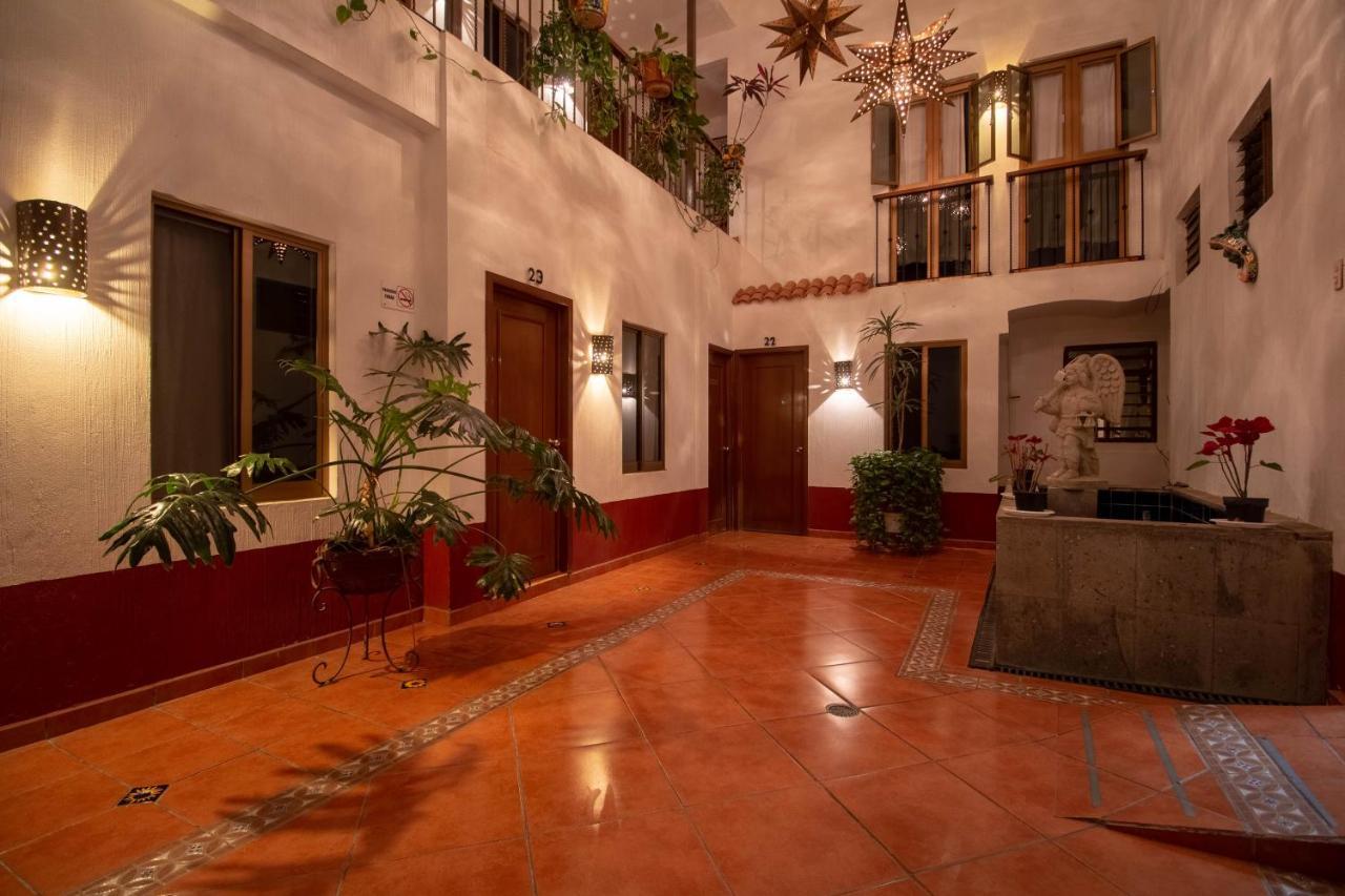 Hotel Degollado Exterior photo