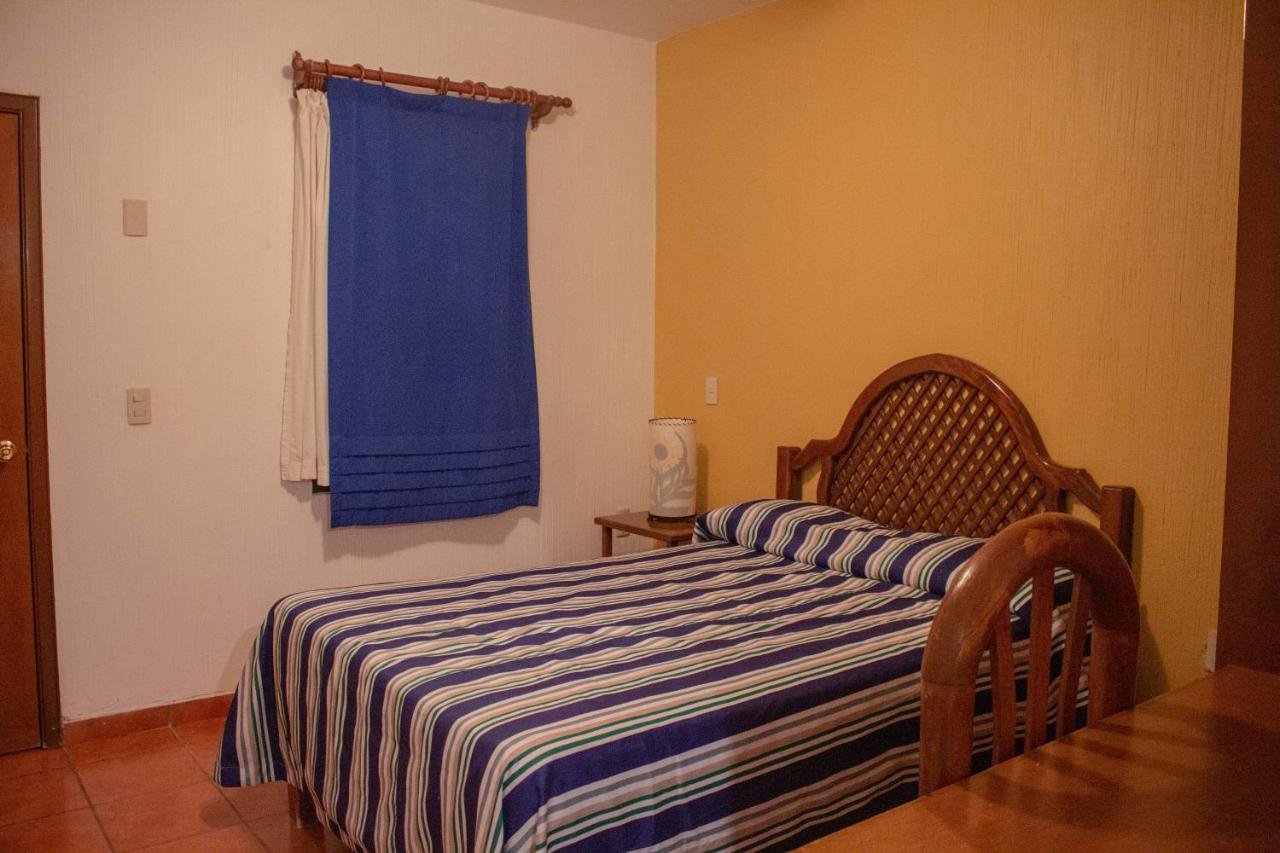 Hotel Degollado Exterior photo