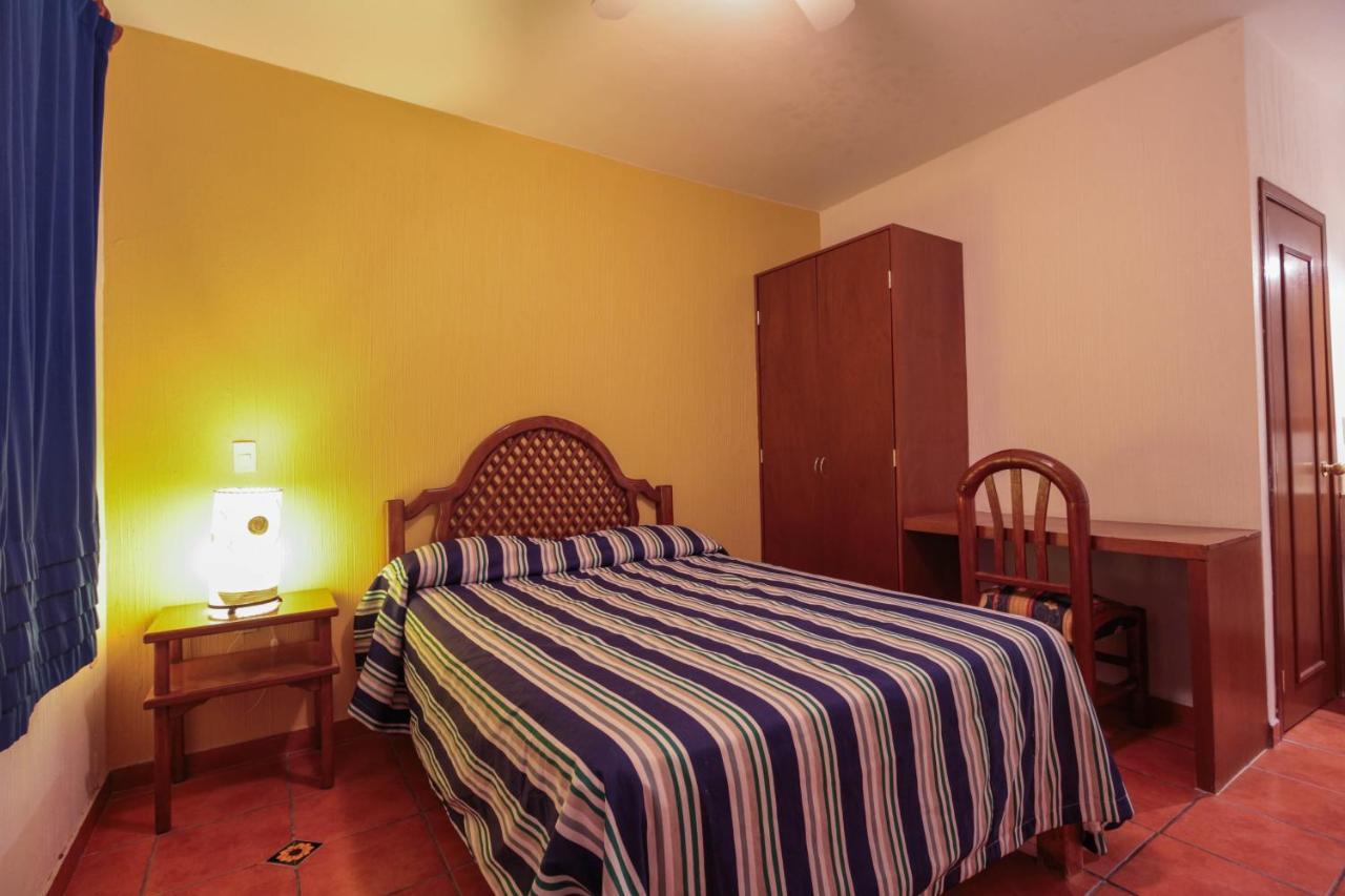 Hotel Degollado Exterior photo